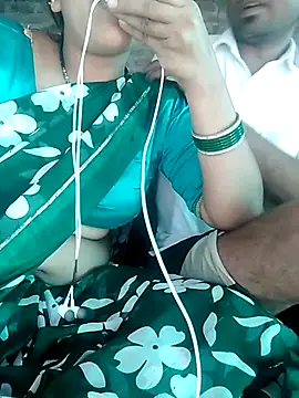 indiansexycouple2 (G young) - Boobs show