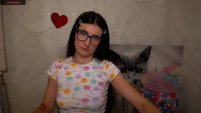 maryem976 (F young) - spanks tits