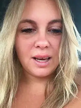Samantha_officia... Live Webcam on Stripchat