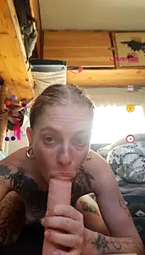 Webcam Model(DeesseLilli) is live