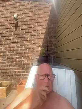 philefc (Ask my age) - Cum live in garden