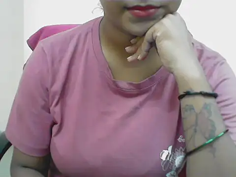 LovingPihu live sex cam