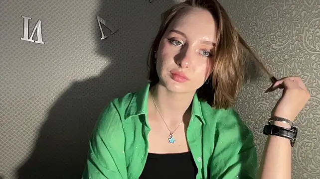 LovieClausing live cam on StripChat