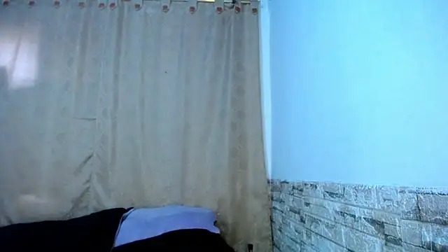 Bicky_25 live cam on StripChat