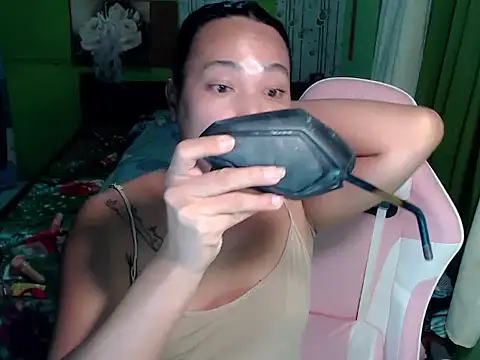 GodisAWomenxxx live cam on StripChat