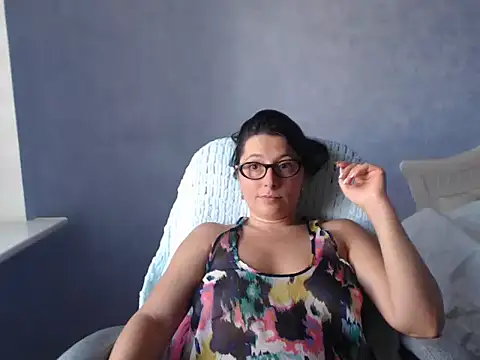 LuckyLisa23 live cam on StripChat