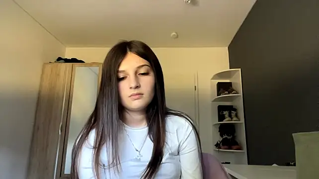 SpanishRooter live cam on StripChat