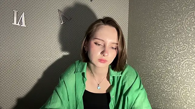 LovieClausing live cam on StripChat