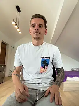 Huge_cock22cm live cam on StripChat