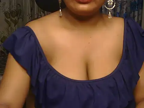 Wow-ruchi live cam on StripChat
