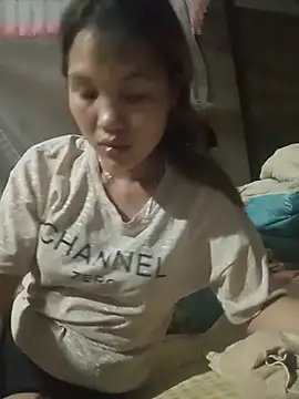 late2004 live cam on StripChat