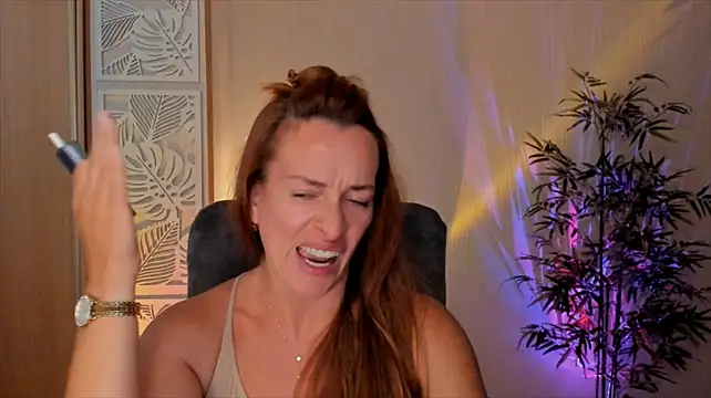 RebeccaMartinez live cam on StripChat
