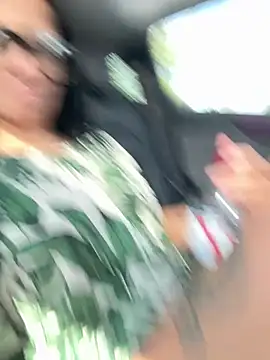 LaPetiteKim live sex cam