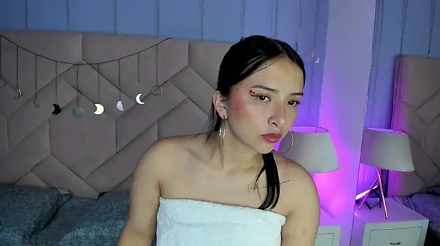 EmmyCastillo live cam on StripChat