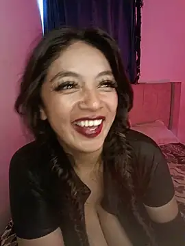 Maitte_love live cam on StripChat