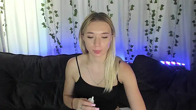 Emily_Hartt