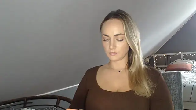 ScarlettSensitive live cam on StripChat