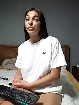 AntoniaHottie live cam on StripChat