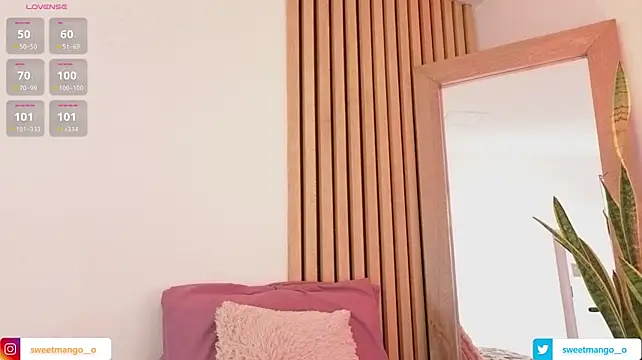 Sweetmango_ live cam on StripChat