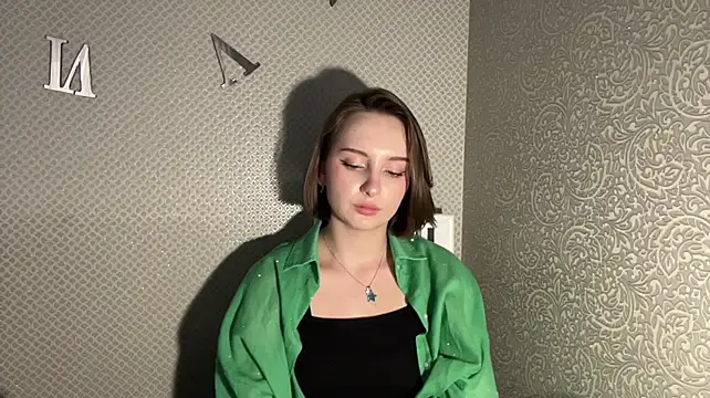 LovieClausing live cam on StripChat