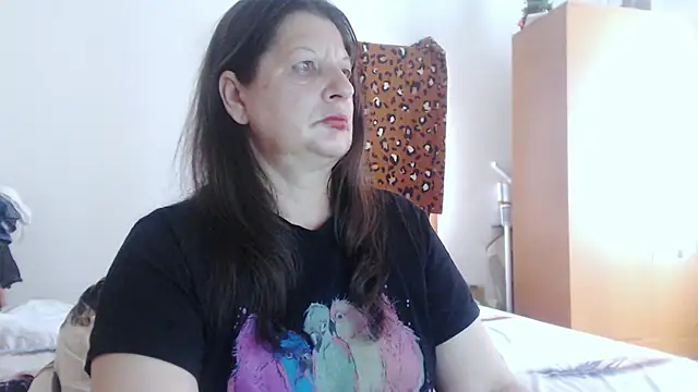 ExtasyMature live cam on StripChat