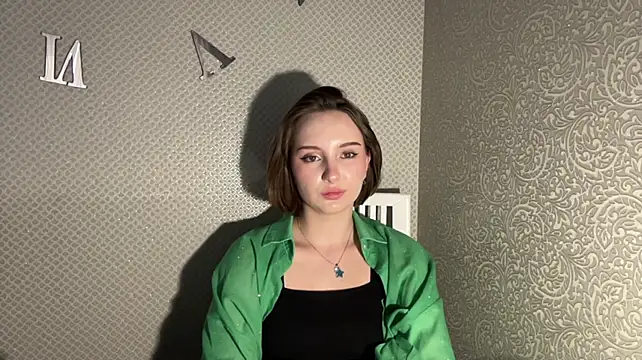 LovieClausing live cam on StripChat