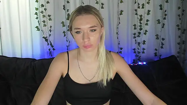 Emily_Hartt live cam on StripChat