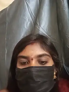 Keerthi_143 live cam on StripChat
