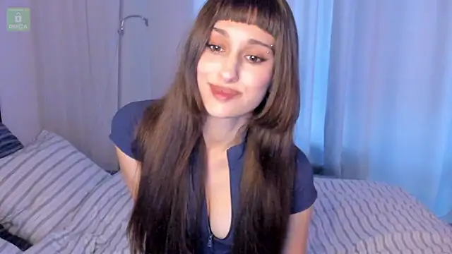erika_hoiree live cam on StripChat