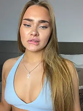 MonicaWestt live cam on StripChat