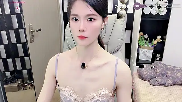 Yueyue-MM live cam on StripChat