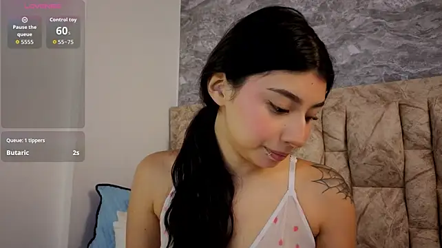 chloe_bluee_ live cam on StripChat