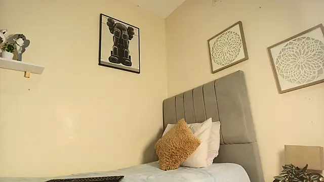 mary_cute9 live cam on StripChat