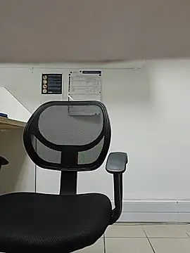 THATHAIRYTALLDUDE live cam on StripChat