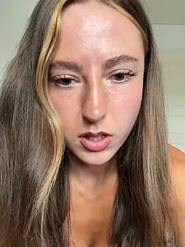 gymgirllaura 📉 nude show