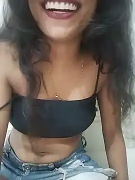 Mahi677 live cam on StripChat
