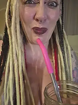 PinkTheHawk live cam on StripChat