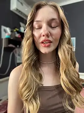 MilaMoone live cam on StripChat