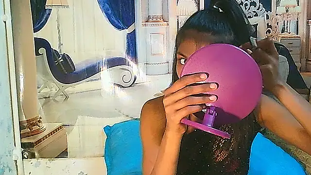 IndianSilkySpice live cam on StripChat
