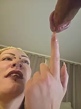 PinkTheHawk live cam on StripChat