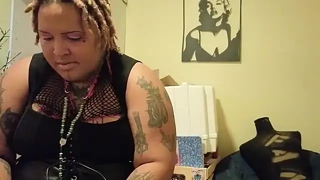 succubussy666 live cam on StripChat