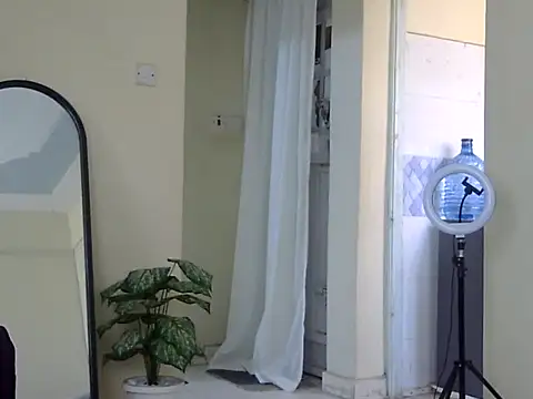 Sexy-suzy live cam on StripChat