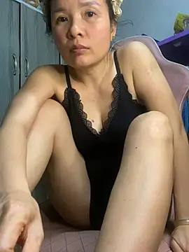 Ivy_Trix2 live cam on StripChat