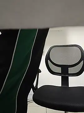 THATHAIRYTALLDUDE live cam on StripChat