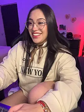 Lilyhotson live cam on StripChat