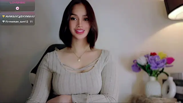 Anna_HollyDoll live cam on StripChat
