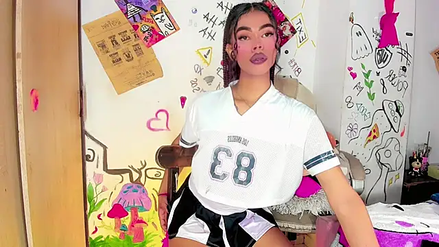 bloom444 live cam on StripChat