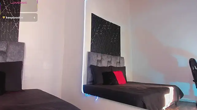 Liamsubtle01 live cam on StripChat