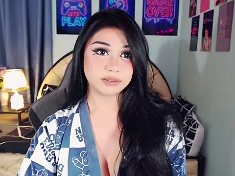 SexxyTsLoverr live cam on StripChat