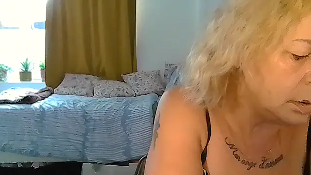 belgianshantie live cam on StripChat